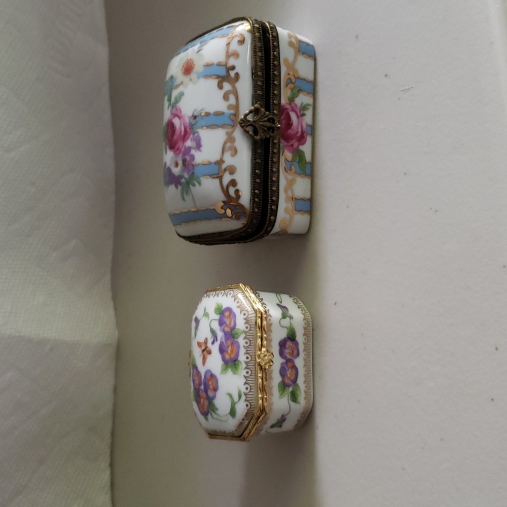 2 glass ceramic boxes
